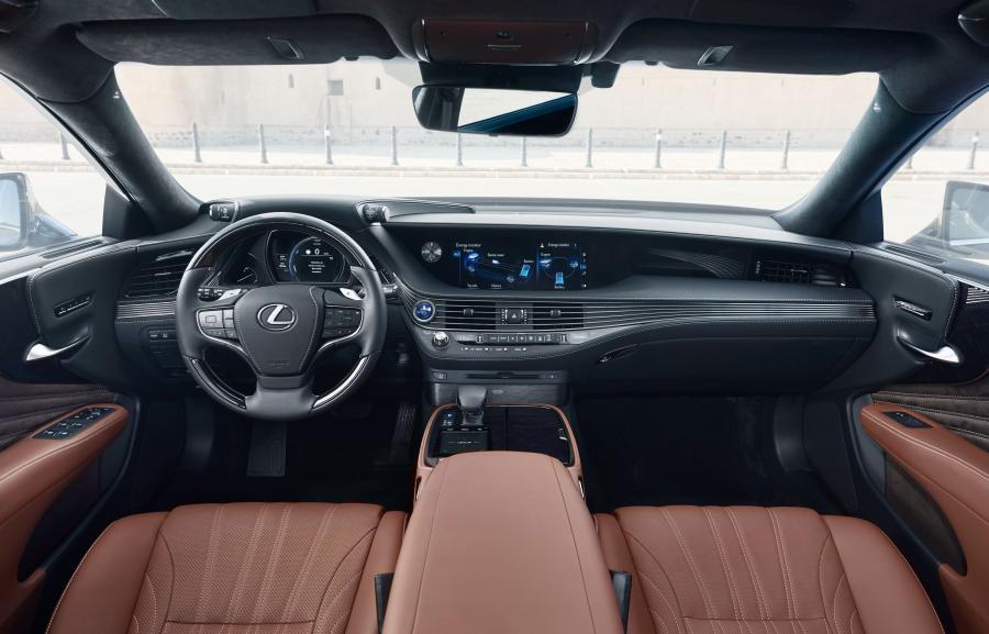 Торпедо Lexus LS500h AWD 2017 года  (WW) (фото 33 из 40)